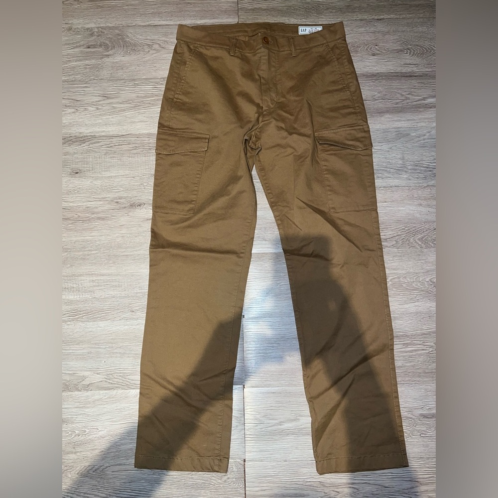 Gap Men - Slim Taper Cargo Pants / Khaki / 32x32 / NWOT